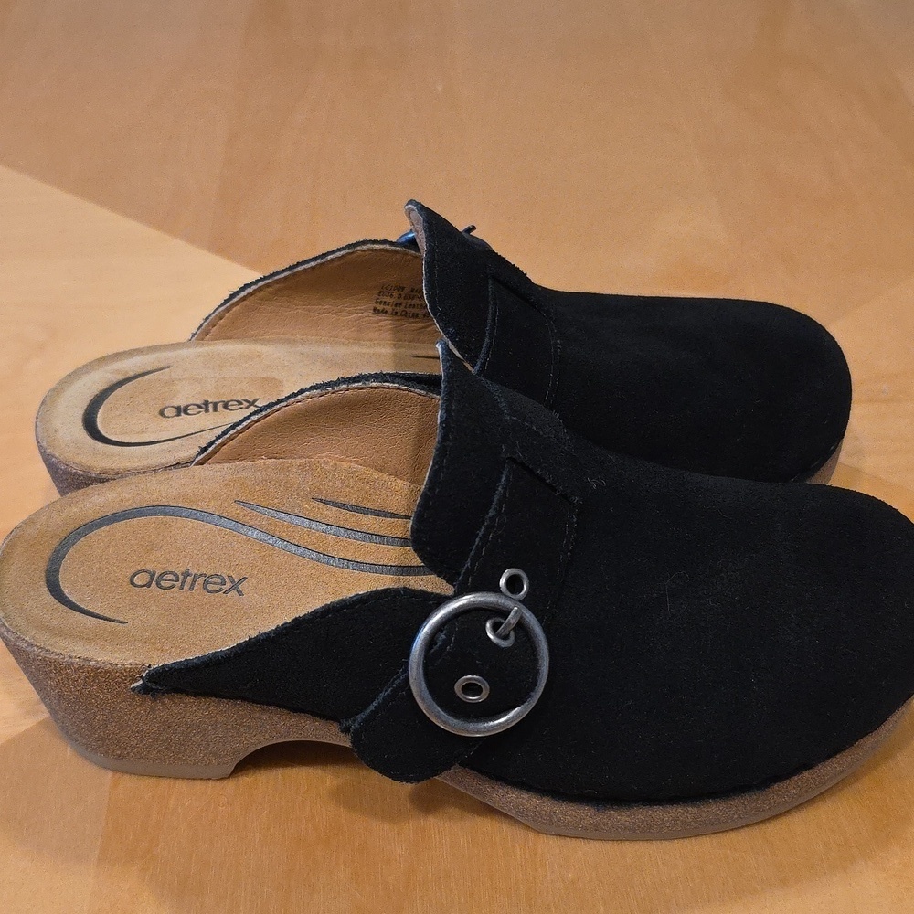 Aetrex Madison Black Cork Suede Clog with Adjustable Silver Buckle. Size 6 - Picture 2 of 7